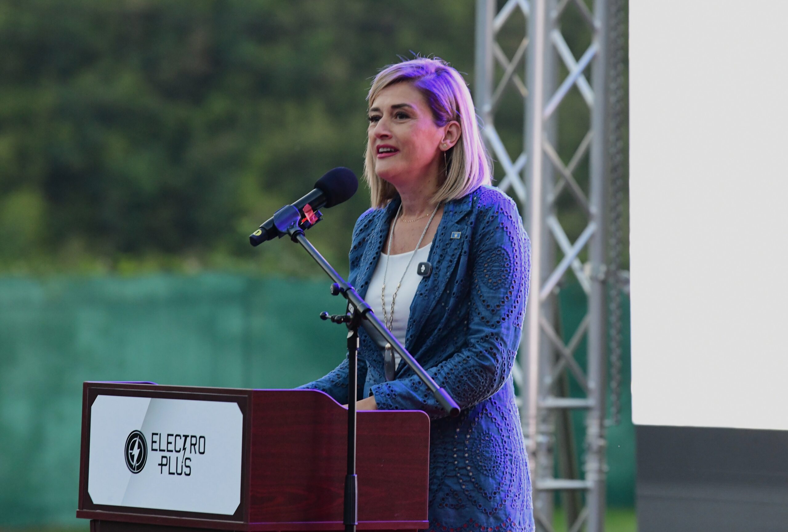 Ministrja Kusari-Lila: Hapja e fabrikës së “Electro Plus” në Zubin Potok, investim që krijon vende pune dhe rrit prodhimin vendor